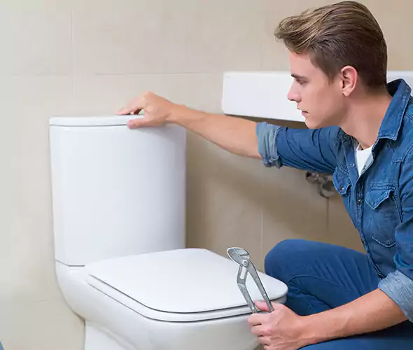 Expert Plumber for Toilet Replacement in Freeport, NY: Schedule Affordable Toilet Replacement Services with Us